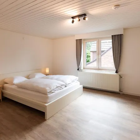 Holiday home Aan De Bosrand *